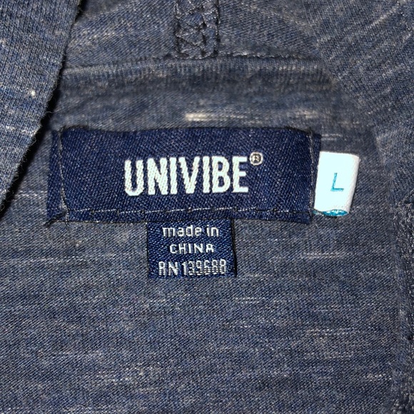 Red and blue shirt - Picture 1 of 3